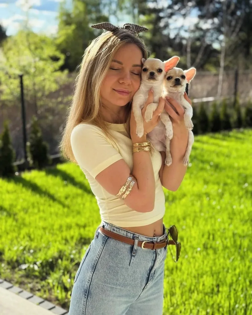 Dominika Piech ze szczeniętami Madi i Milion – hodowla Domi Ventura FCI w Piasecznie